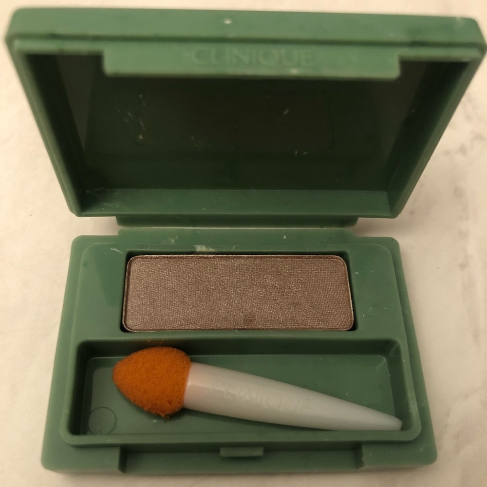 Clinique high impact eyeshadow in Foxy